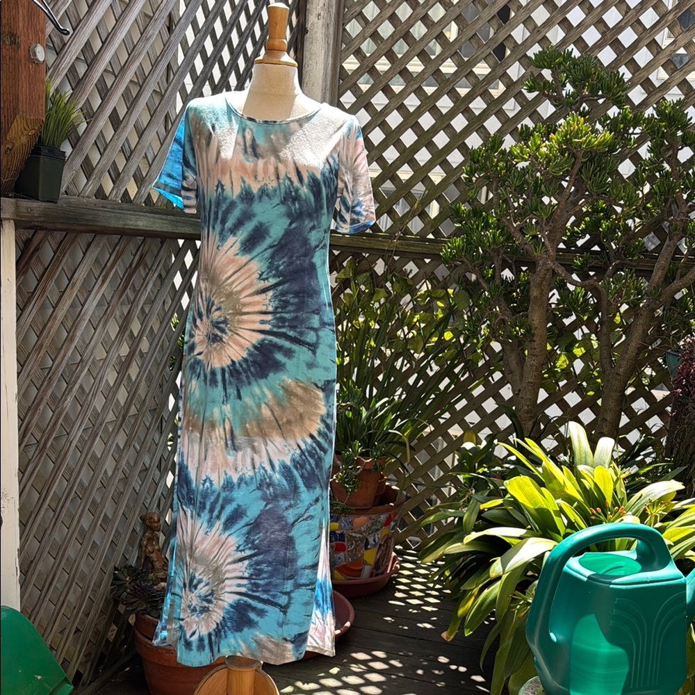 T-shirt Dress, Midi, Tie-dyed. Short sleeves.  Size Medium.  Blue & White  NWOT